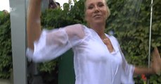 ZDF-Fernsehgarten: Andrea Kiewel steigt unter die Dusche und zeigt allen, wie sie drunter aussieht