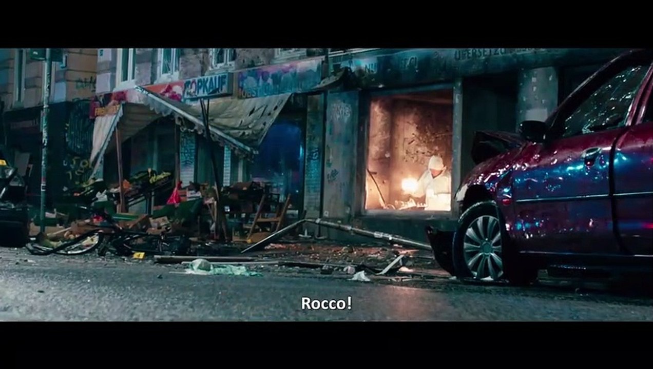 Paramparça Altyazılı Fragman