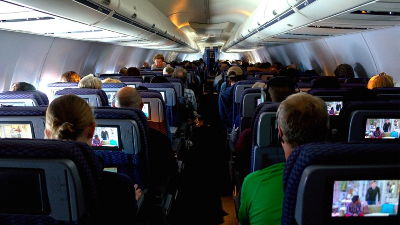 Rassismus bei Ryanair: Mann macht mit seinem Verhalten alle wütend!