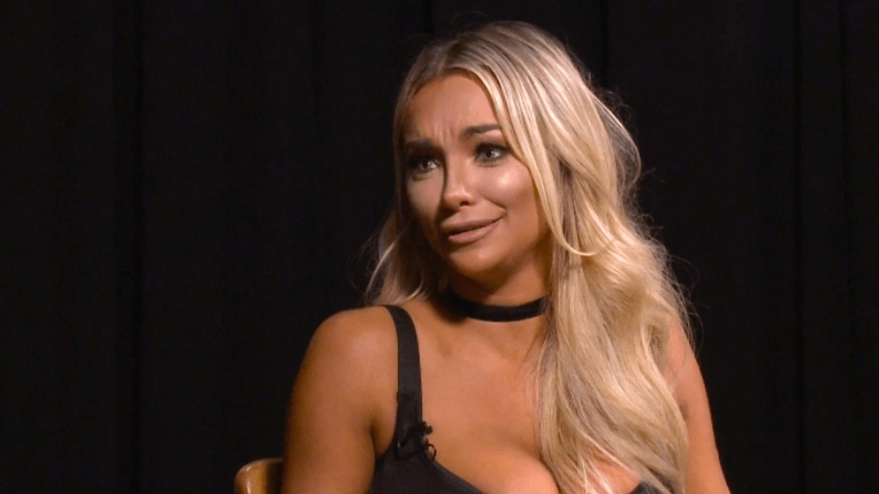 Viel Holz vor der Hütte: Lindsey Pelas leidet sehr unter ihrem riesigen Vorbau