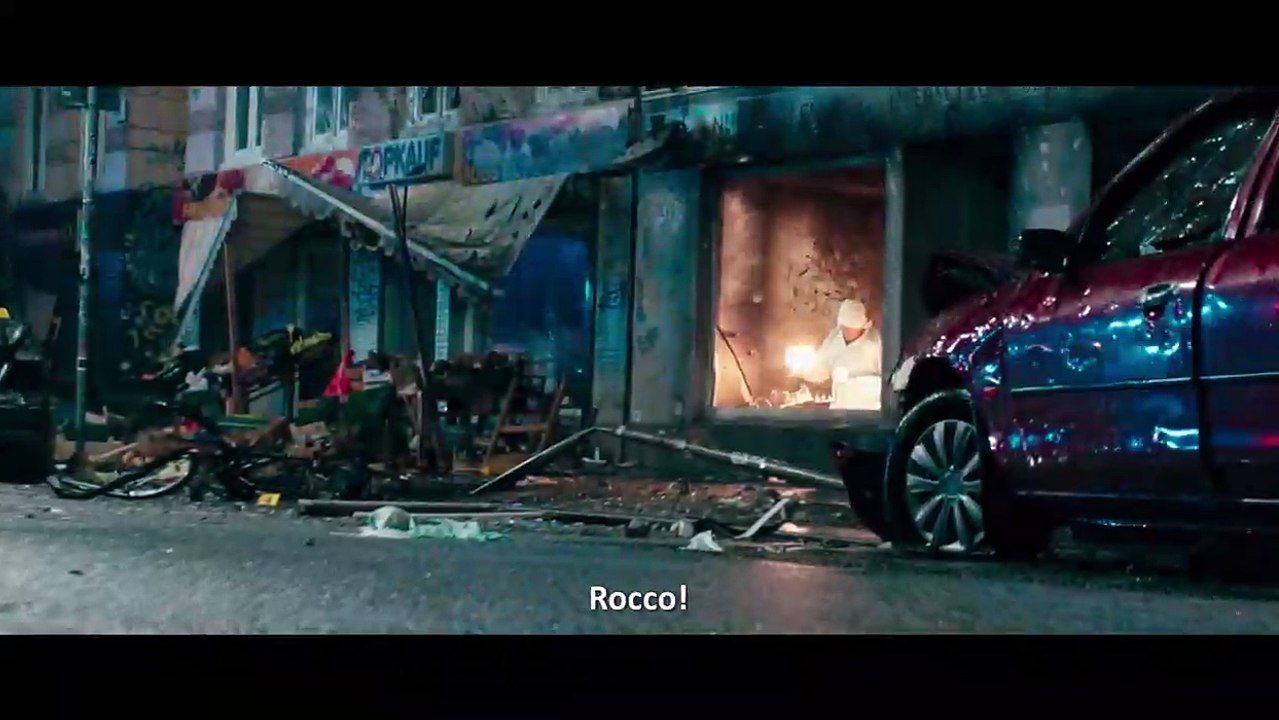 Paramparça Altyazılı Fragman (2)