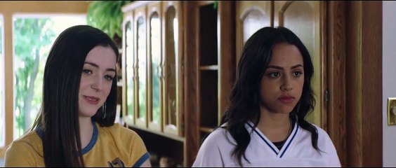 Giant Little Ones Orijinal Fragman