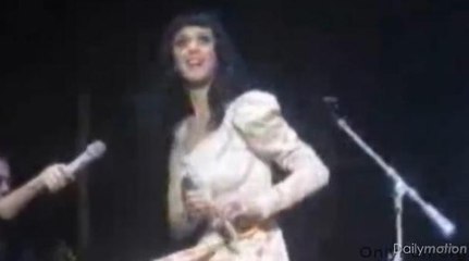 Katy Perry : Elle joue de la flûte en playback