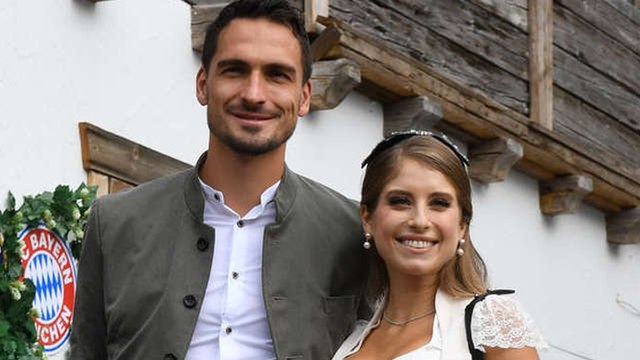 Cathy Hummels auf der Wiesn: Ein Detail an ihrem Dirndl empört ganz Bayern!
