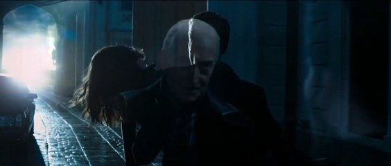 Karanlıklar Ülkesi: Kan Savaşları Orijinal Fragman (4)