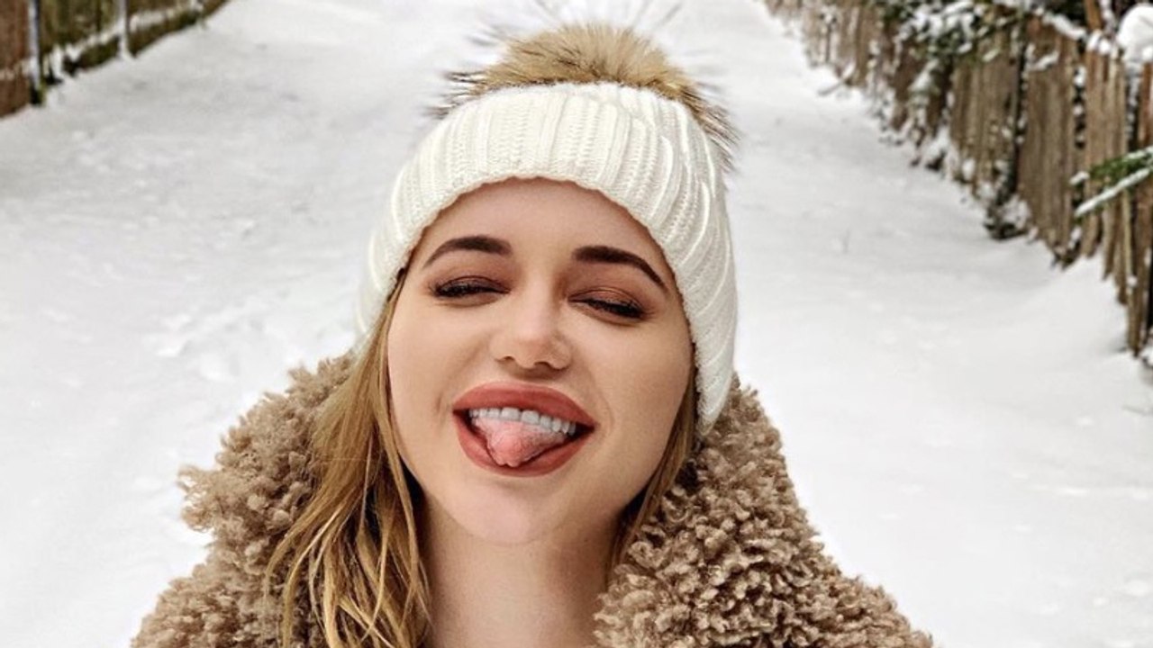 Üppiges Dekolleté im Schnee: Cathy Lugner bringt das Eis zum Schmelzen