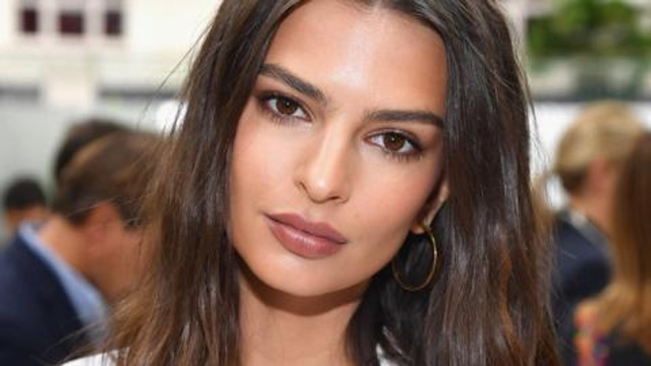 Emily Ratajkowski: Auf ihrem neuesten Bild trägt sie nur...Schmuck!