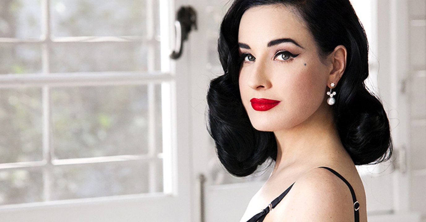 Dita Von Teese trickst mit komplett durchsichtigem Kleid Instagram-Regeln aus!