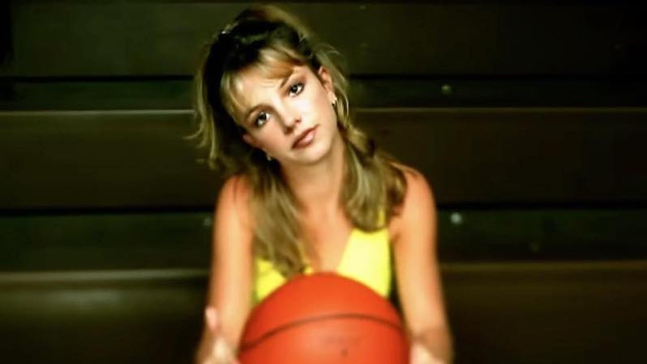 Kaum zu glauben: So alt ist Britneys Kult-Hit 'Baby One More Time'!