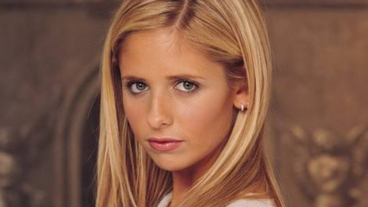 Sarah m. gellar: ihr freizügiges feiertags-outfit finden viele so gar nicht angemessen!