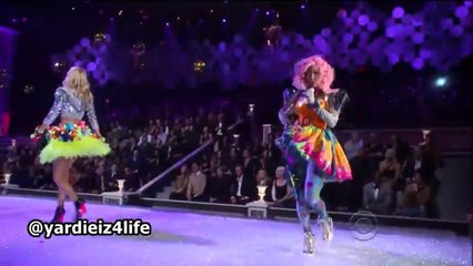 Nicki Minaj défile avec les Anges de Victoria's Secret