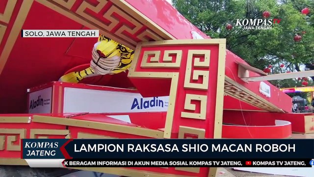 Lampion Raksasa Shio Macan di Solo Roboh