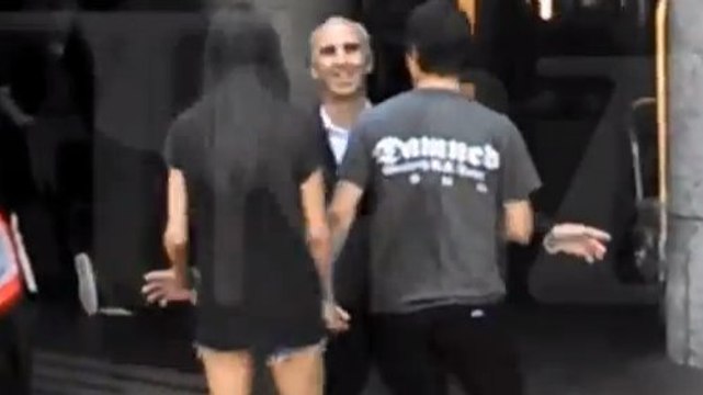 Le chanteur des Red Hot Chili Peppers se bat avec un garde du corps des Rolling Stones