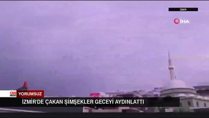 İzmir'de çakan şimşekler geceyi aydınlattı