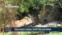 Truk Fuso Masuk Jurang, Sopir Terluka Parah