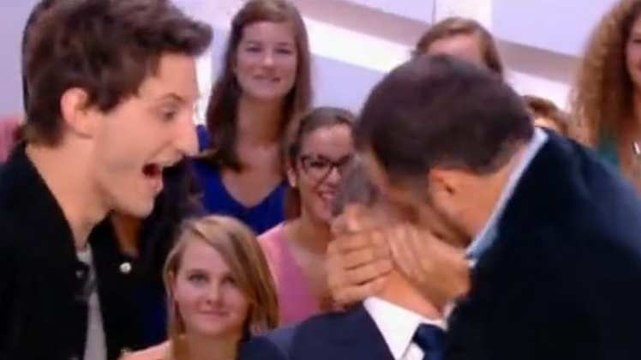 Le Grand Journal : Pierre Niney et François-Xavier Demaison embrassent Antoine de Caunes
