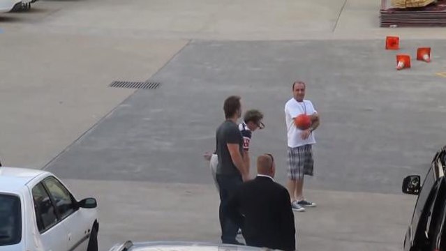 Niall Horan : Le membre des One Direction se prend une balle en plein visage