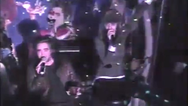 Robert Pattinson et Katy Perry ivres : l'hilarante vidéo de leur karaoké alcoolisé