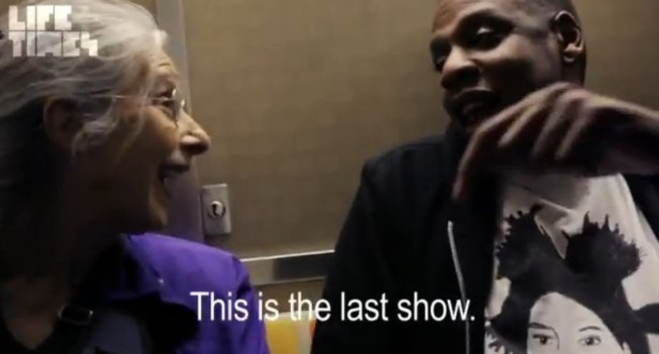 Jay-Z dans le métro : Il explique à une vieille dame, qui ne le reconnait pas, qui il est