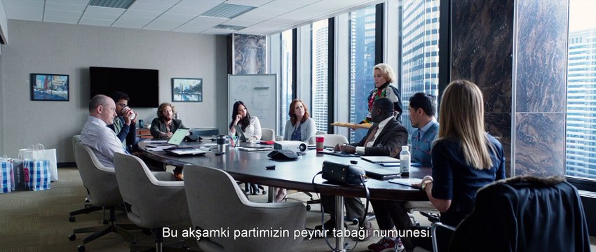 Çılgın Ofis Partisi Altyazılı Fragman