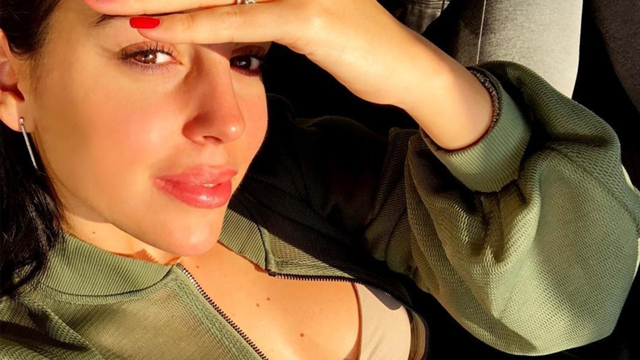 Die Freundin von Cristiano Ronaldo spreizt ihre Beine auf besondere Art