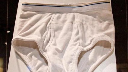 Breaking Bad : Le slip kangourou de Walter White vendu près de 10 000 dollars