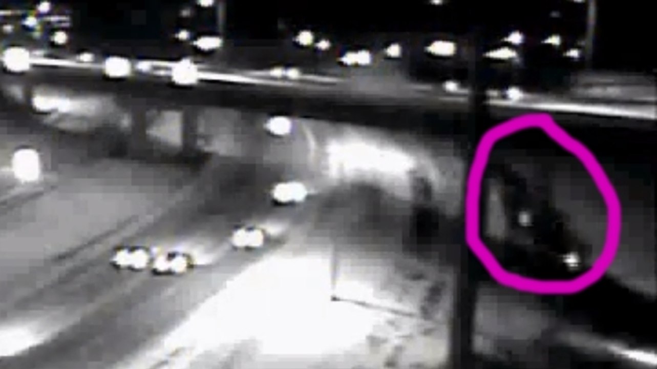 Découvrez les images impressionnantes d'une voiture qui tombe d'un pont gelé