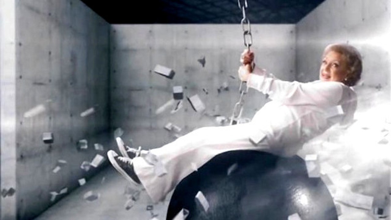 Miley Cyrus Raises The Temperature In A Backless, Sideless Gown On Stage As  Fans React: 'So Hot' - SHEfinds, image size:1278x720