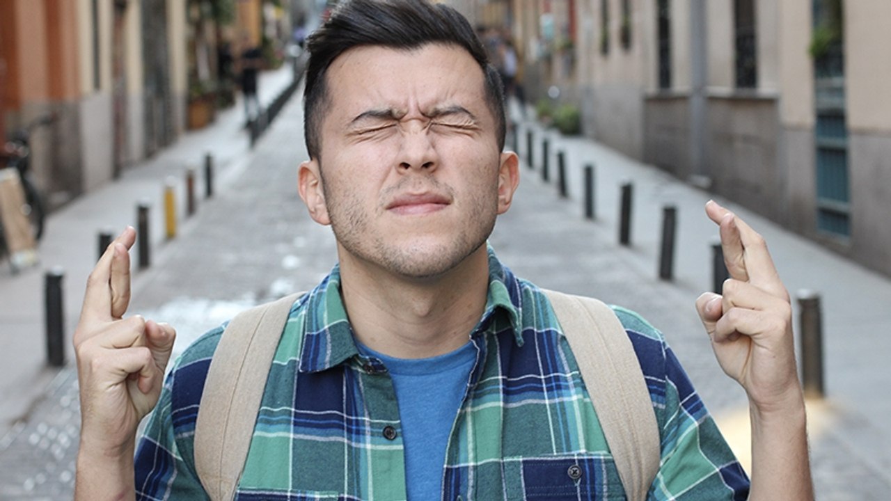 Junger Rugby-Spieler verliert Wette, dann kann er nicht mehr selbstständig gehen