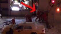 Une bagarre entre des pères noël éclate dans la rue