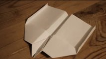 Découvrez comment faire voler un avion en papier à l'infini
