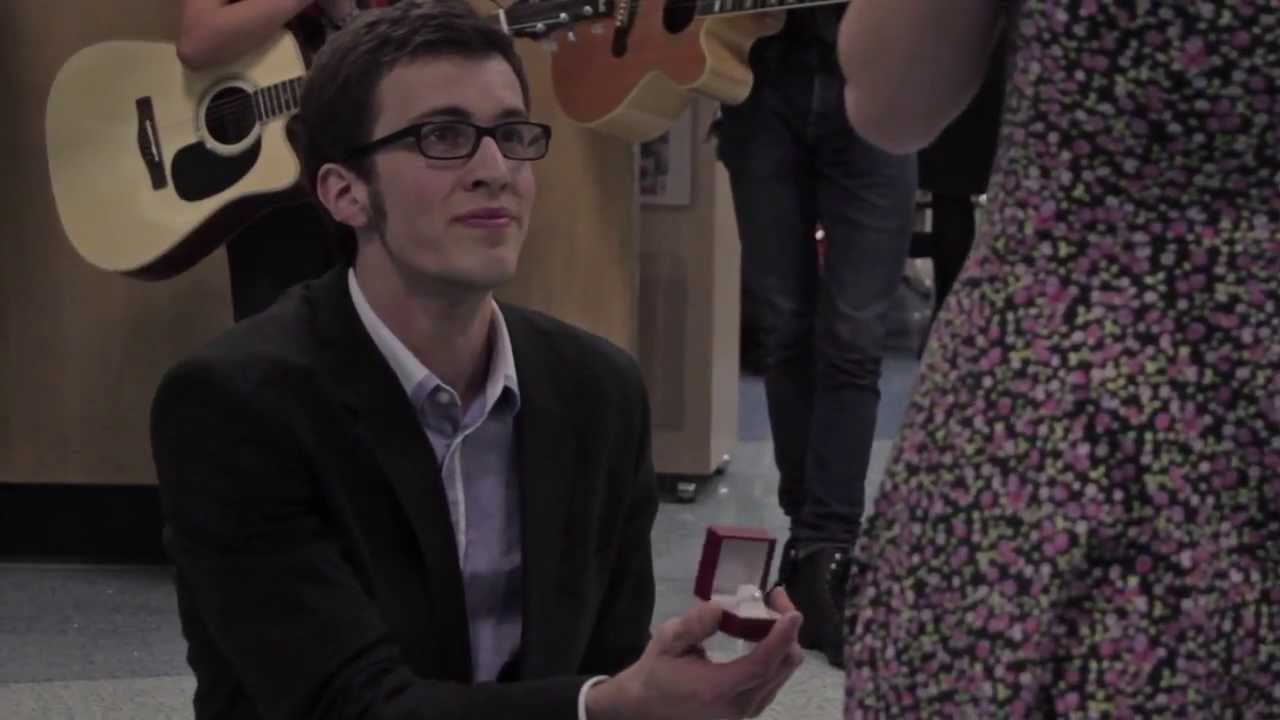 Cette demande en mariage se passe dans un endroit insolite. Tout le monde a été surpris