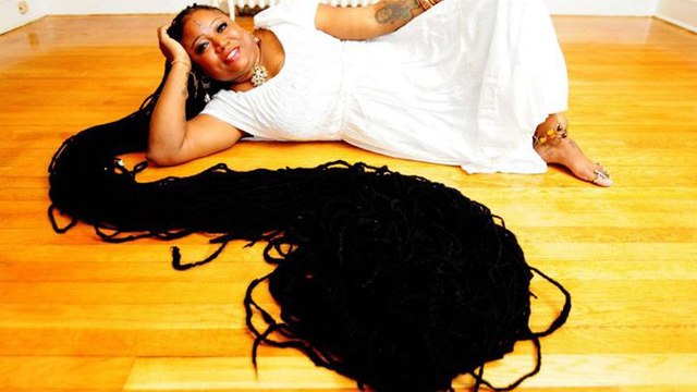 Cette femme a les plus longues dreadlocks du monde