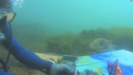 Cet homme peint dans un endroit incroyable, vous ne devinerez jamais lequel