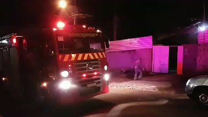 Fogo em entulhos de lixo mobilizam Corpo de Bombeiros no Bairro Cancelli