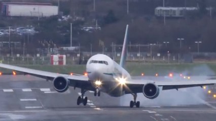 Cet avion a frôlé la catastrophe. Tout a été filmé