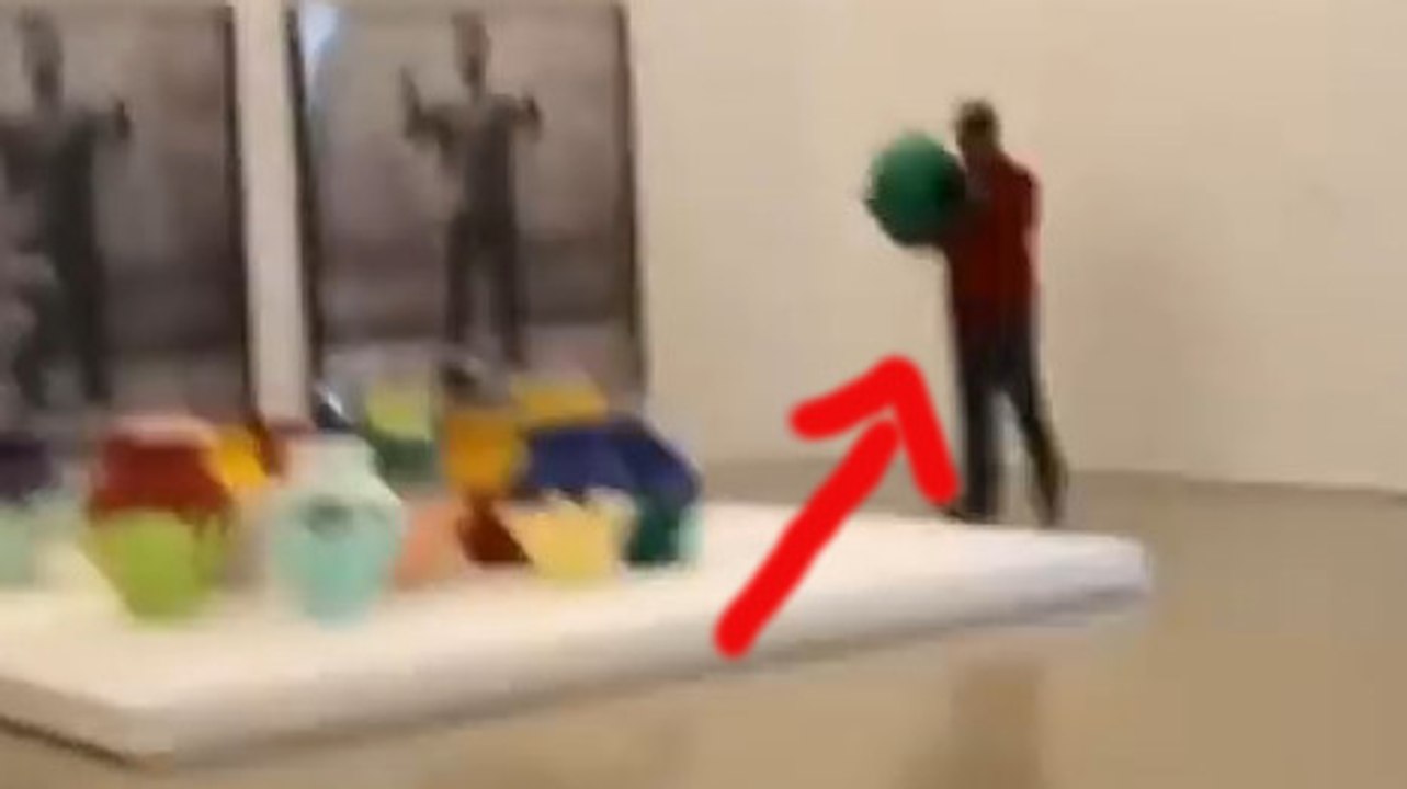Cet homme s'apprête à faire une énorme bêtise....