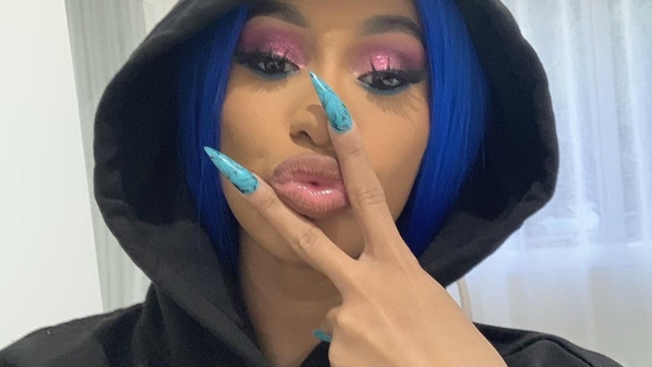 Cardi B zeigt ihre Kurven in sexy Unterwäsche