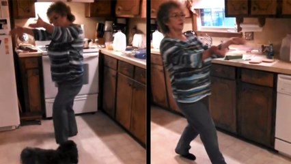 Cette mamie a le rythme dans la peau. Laissez vous entraîner par sa pêche d'enfer