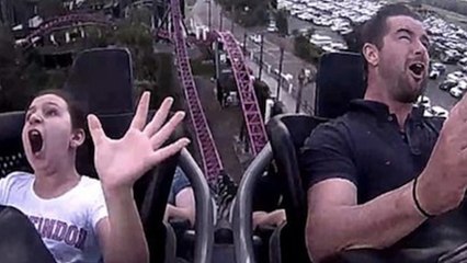 Diese junge Frau erlebt einen tierischen Schrecken auf der Achterbahn (Video)