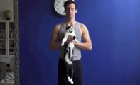 Faire du yoga avec son chat est possible. Découvrez la technique de cet homme