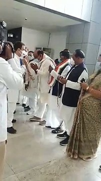 रायपुर पहुंचे राहुल गांधी, एयरपोर्ट सीएम भूपेश ने किया स्वागत