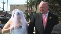 Cette mariée interrompt sa propre cérémonie de mariage. Vous ne devinerez jamais pourquoi