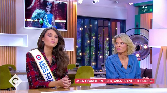 Diane Leyre, Miss France 2022, recadrée en plein direct dans C à vous par Sylvie Tellier: On est Miss France tout le temps ! - VIDEO