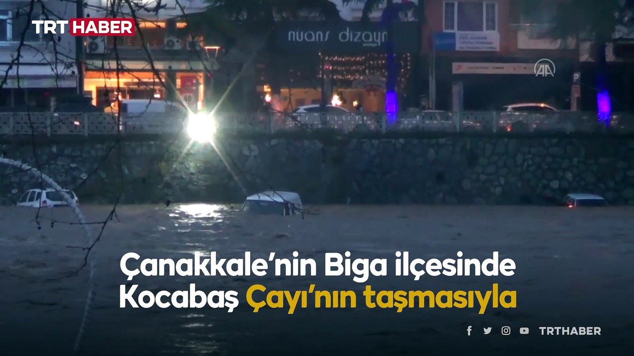 Çanakkale'de Kocabaş Çayı taştı: Araçlar su altında kaldı