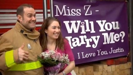 Ce jeune pompier  a fait une incroyable demande en mariage à sa petite amie. Découvrez la