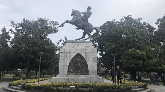 Samsun'da hainlik... Milli Mücadele'nin sembollerinden Atatürk anıtını yıkmaya çalıştılar