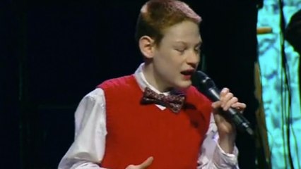 Ce jeune homme est aveugle et autiste. Mais sa voix va vous bouleverser