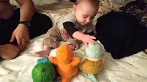 Pokémon : ce bébé doit choisir entre Carapuce, Bulbizarre et Salamèche