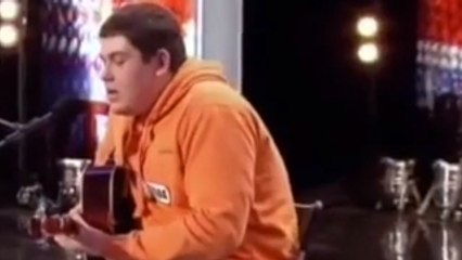 Cet étudiant en informatique a décidé de chanter dans une émission de télé. Sa voix est incroyable
